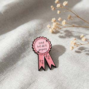 Broche de <span class=keywords><strong>esmalte</strong></span> duro de aleación de zinc con diseño de corazón y cita en inglés, estilo antiguo rosa, de dibujos animados, accesorio de advertencia, superventas - Product Image 5