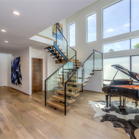 Rampe d'escalier en verre à barres verticales pour villa moderne, poutre blanche durable, design minimaliste et écologique