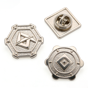 Fundición de Acero Aleado Personalizada OEM, Mecanizado CNC para la Fabricación de Insignias Metálicas con Logotipo 2D y 3D Personalizadas de Guangdong, Tarjetas con Emblema Metálico - Product Image 3