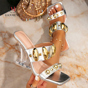 <span class=keywords><strong>Sandali</strong></span> da donna LM G06 <span class=keywords><strong>con</strong></span> borchie metalliche argentate e tacco a spillo trasparente - Product Image 1