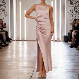 Vente en gros Printemps-Été 2025 – Robe décontractée simple brodée, tissée, couleur unie, écologique, respirante, sexy, dos nu, fendue, sans manches - Product Image 2