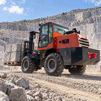 Chariot élévateur tout-terrain fiable de 3,5 tonnes 4x4 diesel, chariot élévateur hydraulique hors route avec une grande efficacité et une grande stabilité