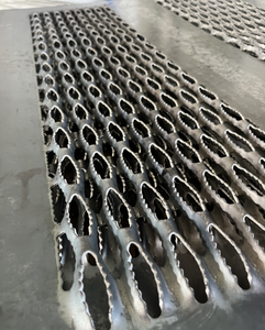 Plaques perforées en acier inoxydable de haute qualité 304/316L personnalisées en usine avec motifs de trous personnalisés coupés à la taille voulue - Product Image 5