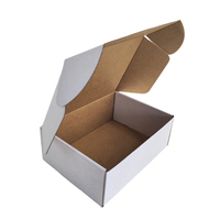Vente en gros d'enveloppes LOGO personnalisées Boîte cadeau en papier pliable Boîtes postales d'emballage ondulé d'expédition en carton blanc