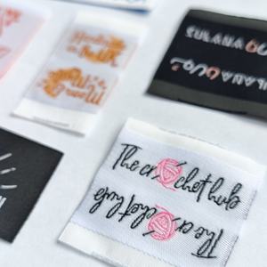 Étiquettes tissées personnalisées haute densité avec logo de marque pour vêtements et textiles - Product Image 2