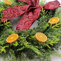 Karangan Bunga Irisan Jeruk Cypress Pinus Plastik Buatan dengan Pita Merah untuk Dekorasi Natal, Pesta, Teras, Pintu Depan, Meja, dan Dinding