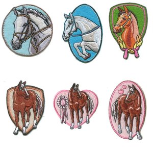 2025 Vast Gifts Patchs personnalisés pour chapeaux en tissu sergé non tissé, brodés, thermocollants et à coudre, avec auto-agrippant, motif cheval en feutre et design cœur - Product Image 1