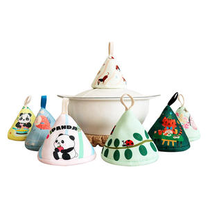 Couvre-couvercle triangulaire en polyester, dessin animé mignon, accessoire de cuisine isolant thermiquement pour casseroles en fonte émaillée - Product Image 5