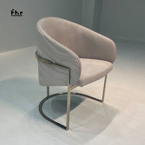 Fauteuil de salle à manger moderne en velours beige avec dossier incurvé et base en forme de traîneau doré pour hôtel, restaurant, maison - Product Image 4