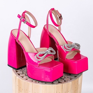 Zapatos de tacón alto con correa de hebilla y punta cuadrada abierta, de charol con lazo brillante, tacón grueso, plataforma sexy para exteriores - Product Image 3