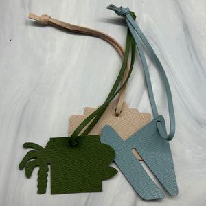 Nouveau porte-clés en cuir artisanal Palm Jumeirah Dubaï, breloque de sac, décoration de voiture, souvenir des Émirats arabes unis - Product Image 3