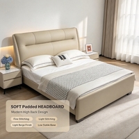 Cadre de lit en bois massif avec sommier à lattes, tête de lit incurvée et capitonnée, couleur crème, pour chambre d'hôtel