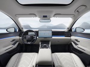BYD 2024 QIN L Plus Nuova Auto Elettrica Ibrida Compatta con Motore 1.5L 110 Cavalli L4, Auto Elettrica Lanciata da BYD - Product Image 5