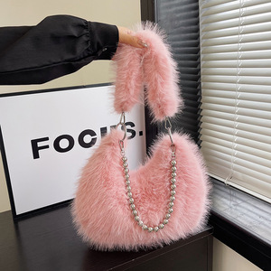 2024 otoño e invierno nuevo bolso peludo diseño de nicho Imitación Piel de zorro bolso para axilas Cadena de perlas bolso de un solo hombro - Product Image 3