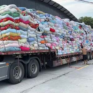 WS02 Jeans en denim d'occasion pour femme, modèles à taille haute, coupe large, coupe baggy et coupe slim, vente en gros de vêtements usagés - Product Image 5