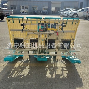 Transplanteuse à essence à 4 rangs pour la plantation du riz avec espacement et profondeur de plantation réglables - Product Image 5