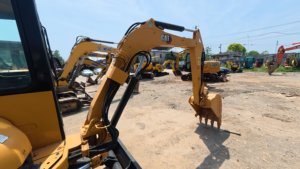 Excavatrice d'occasion de haute qualité, Chine, 3,5 tonnes, mini-excavatrice pas chère, excavatrice d'occasion CAT303.5 à vendre - Product Image 3