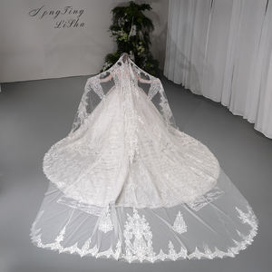 Vestido de Novia Moderno GT158 con Escote Corazón, Bordado, Lentejuelas, Cuentas de Cristal, Cola Capilla, 100% Poliéster y Encaje - Product Image 4