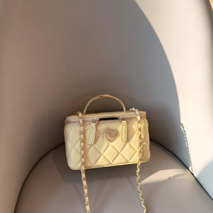 <span class=keywords><strong>Ch</strong></span> Love Designer Bolsos de hombro para mujer Marcas famosas Edredón Caja cuadrada con cadena dorada Bolsos y monederos - Product Image 2