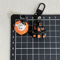 Nieuw ontwerp Zoete en coole kleine spook sleutelhanger charms 3D spookthema hartvormige hanger Halloween studenten aangepaste charms