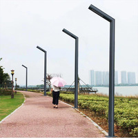 Farola LED Moderna para Jardín, Iluminación Exterior IP65, Poste de Aluminio para Estacionamiento, Farola Solar para Paisajes