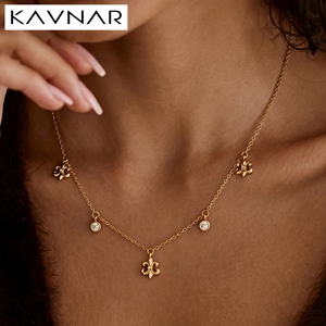 Collier en laiton plaqué or 14K avec breloque Fleur-de-Lys sertie de zircone cubique, délicat, hypoallergénique, pour superposition, cadeau pour elle, vente en gros - Product Image 1