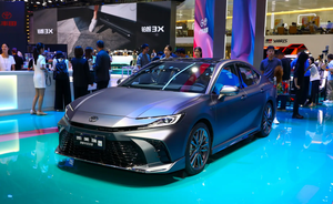 Camry 2026 2.0G Edizione Premium Guida a Sinistra Berlina Motore a Benzina Sedili in Tessuto R17 - Product Image 4