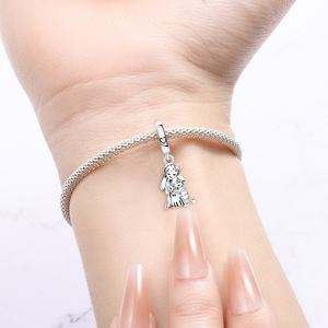 Colgante de madre y niño abrazándose, diseño original, lujo discreto, a la moda - Product Image 6