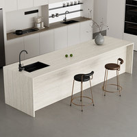 Table de bar en pierre frittée, évier de cuisine ouvert, îlot de cuisine moderne et minimaliste, dalle de pierre artificielle, bord cascade en marbre