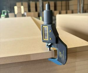 แผ่นลามิเนต MDF เมลามีน18มม. X 15มม. แผ่นใยไม้อัดความหนาแน่นปานกลางกาวตกแต่ง E1ขนาด2มม. X 3มม. - Product Image 2