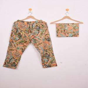 Conjunto de Pijama Floral con Estampado Artesanal y Cuello Redondo - Ropa de Dormir de Algodón Artesanal, Ropa de Verano Bohemia para Mujer y Regalo de Ropa de Estar por Casa - Product Image 5