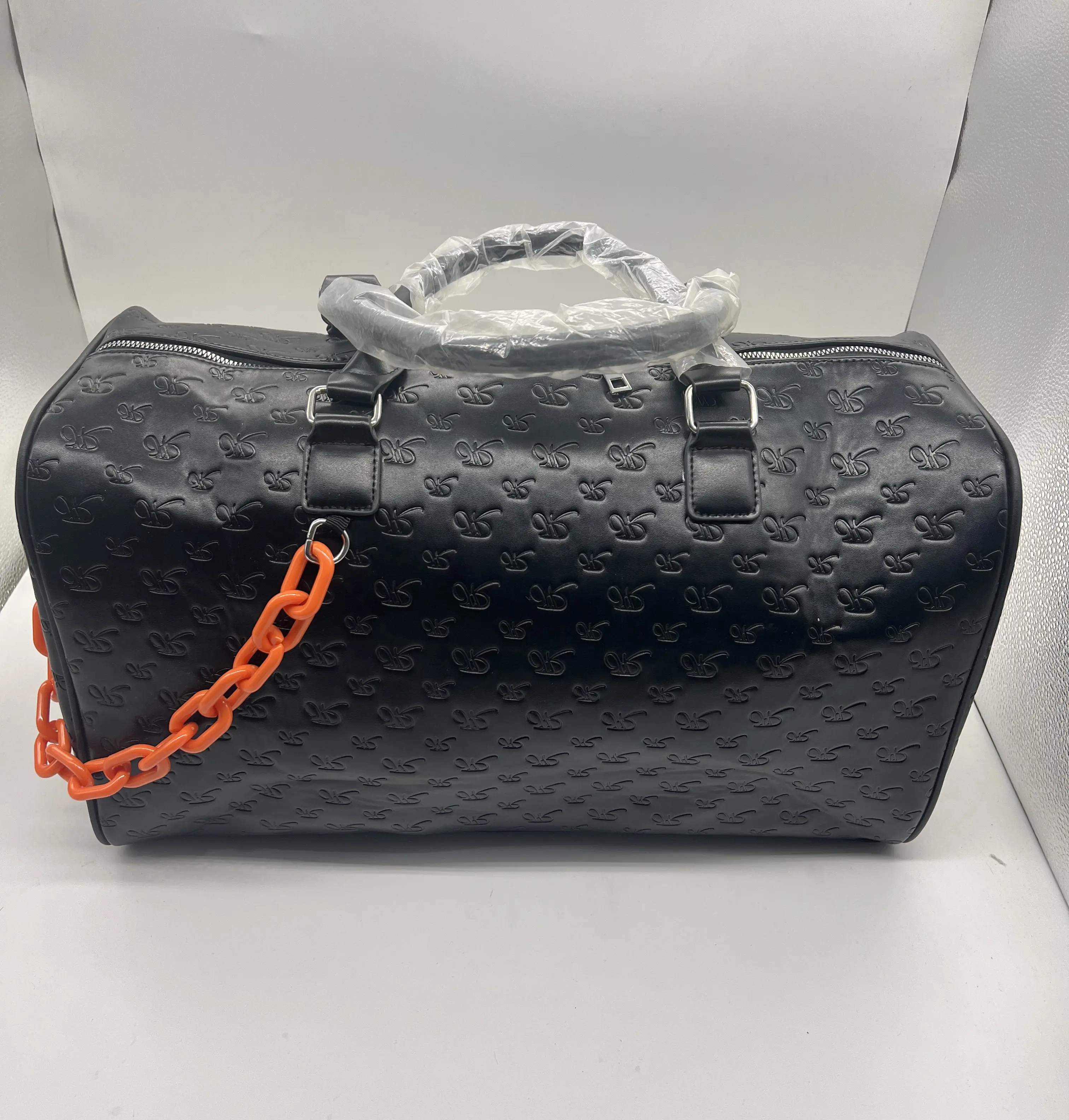 China Manufacturer Custom Large men travel bag Indentation Design leather duffle bag with chain weekender bag