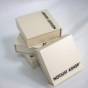 Caja de papel cuadrada rectangular rígida con cierre magnético y logotipo personalizado, embalaje de joyería ecológico - Product Image 3