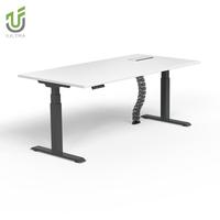 Bureau réglable à double moteur électrique en forme de L moderne IULTRA Surface spacieuse avec œillets de câble Centre de commande noir pour les jeux