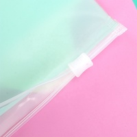 Sacs d'emballage pour vêtements en plastique CPE recyclables avec impression de motifs d'avertissement, sacs d'expédition occultants