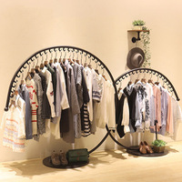 Présentoir Créatif Type Sur Pied, Beau Portant Circulaire pour Vêtements