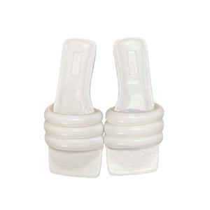 รองเท้าลำลองผู้หญิงสำหรับฤดูร้อน วัสดุ PU หัวเหลี่ยม เปิดนิ้วเท้า พื้นนุ่มกันลื่น ใส่สบาย ทนทาน แฟชั่นทันสมัย - Product Image 3