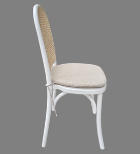Silla de madera curvada con respaldo de ratán de malla de caña apilable de resina de madera blanca y negra - Product Image 2