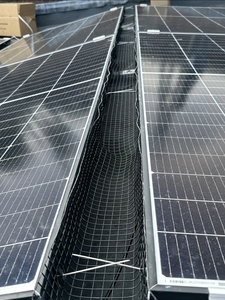 Malla de alambre de acero soldada con revestimiento de PVC negro para protección de paneles solares, con servicio de corte para redes antipájaros - Product Image 4