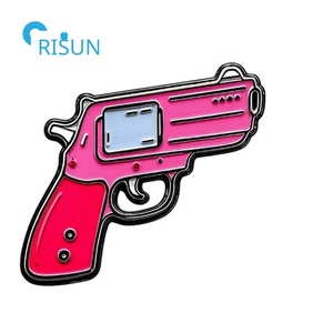 Pin de Solapa Personalizado con Forma de Pistola, Color Rosa, con Diseño de Calavera, Broche de Esmalte Personalizado - Product Image 6