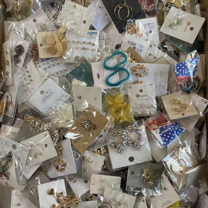 أقراط متدلية بسعر المصنع الرخيص أزياء أقراط طويلة للنساء أقراط بالجملة تشكيلة متنوعة - Product Image 1