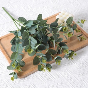 Plante Artificielle 16 Branches Feuilles d'Eucalyptus Feuilles <span class=keywords><strong>de</strong></span> Monnaie Feuilles <span class=keywords><strong>de</strong></span> Pomme Lot <span class=keywords><strong>de</strong></span> Plantes Vertes Accessoires Mariage Utilisation Extérieure - Product Image 1
