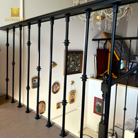 Main courante d'escalier intérieure en forme de double jointure pour système d'escalier