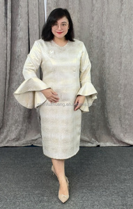 Costume de cérémonie de luxe beige deux pièces grande taille pour femme, idéal pour les événements - Product Image 2