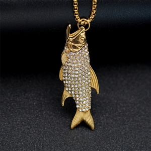 สร้อยคอจี้รูปปลาประดับเพชรชุบทอง ดีไซน์สวยงาม ทำจากสแตนเลสอย่างดี - Product Image 2