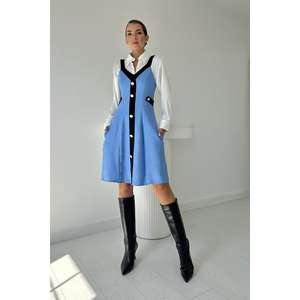 Robe de cocktail bleue et noire à bretelles avec poches décoratives, vente en gros - Product Image 4