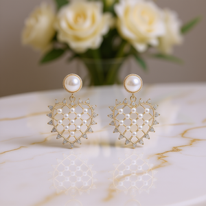 Boucles d'oreilles pendantes en forme de cœur plaquées or avec perles d'imitation, bijoux de mariage pour femmes, style romantique, boucles d'oreilles en alliage de zinc - Product Image 2