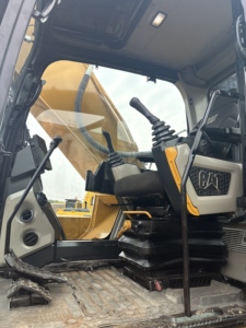 Excavatrice sur chenilles d'occasion CAT 330GC de 30 tonnes pour les travaux de terrassement, le développement terrestre et la préparation des chantiers - Product Image 5