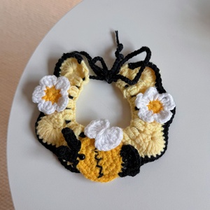 Collier ajustable en laine crochetée à la main avec motif amusant pour animaux de compagnie, idéal pour les tenues mignonnes de chats et chiens style Instagram - Product Image 2
