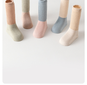 Nuevo diseño lindo de algodón peinado para niños pequeños calcetines para bebés piso de agarre antideslizante grueso altura de la tripulación transpirable de punto para el invierno - Product Image 6